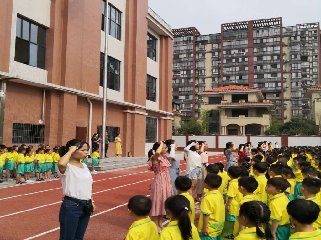 推广普通话 小笋娃有责——宜阳学校枣树校区第一次升旗仪式