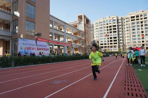 阳光与我同行运动伴我成长宜阳学校小学部举办秋季运动会